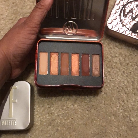 2 Untouched eye shadow pallets - Picture 6 of 8